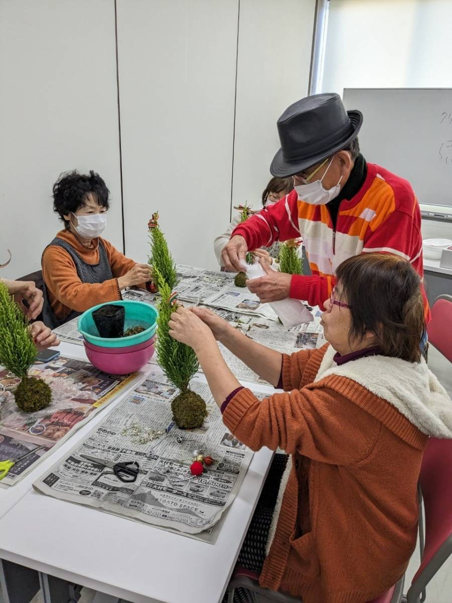 苔玉ツリーを作って、飾って、和のX’masを楽しもう
【岡山西エリア東畦コープ委員会】