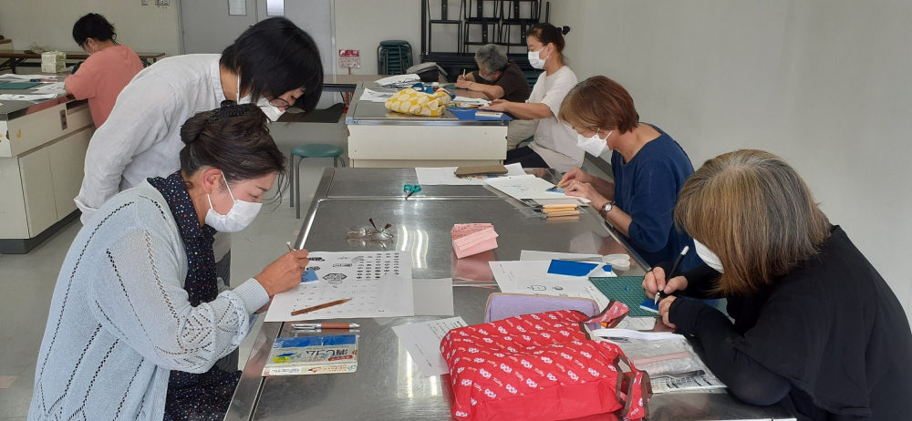 わたしだけの消しゴムはんこを作ろう
【岡山東エリアいきいき委員会】