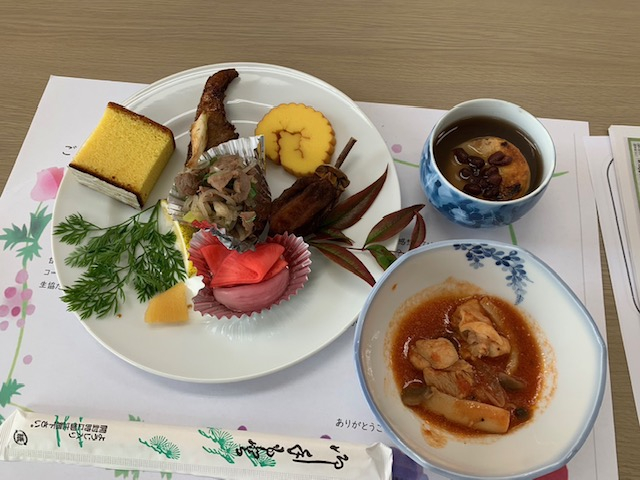 おしゃれな寄せ植え&年末おすすめ商品試食会
【美作エリア鏡野コープ委員会】