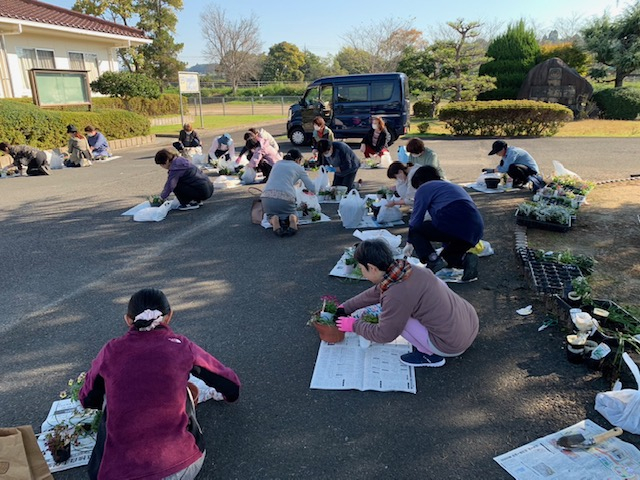 おしゃれな寄せ植え&年末おすすめ商品試食会
【美作エリア鏡野コープ委員会】