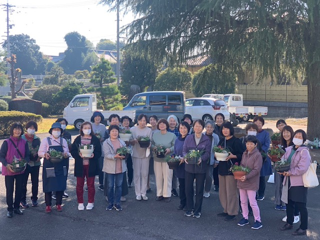 おしゃれな寄せ植え&年末おすすめ商品試食会
【美作エリア鏡野コープ委員会】