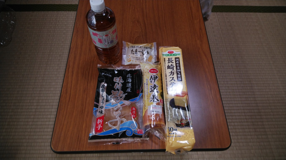 年末おすすめ商品で茶話会
【岡山西エリア福島コープ委員会】