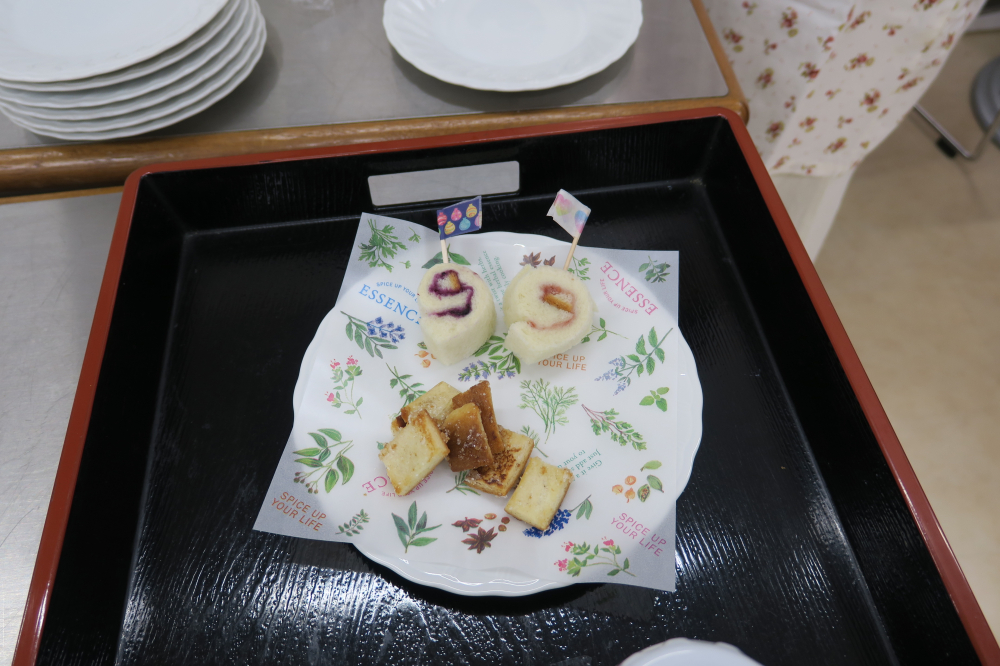 ピースカフェ　～モチーフと折り鶴ブローチを作ろう～
【美作エリアへいわのひざかけ実行委員会】