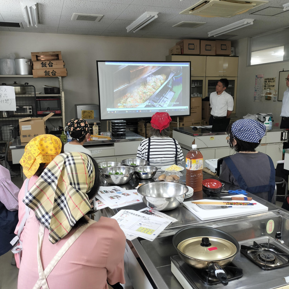 ケンミン食品株式会社の商品セミナー
【倉敷エリア老松南コープ委員会】