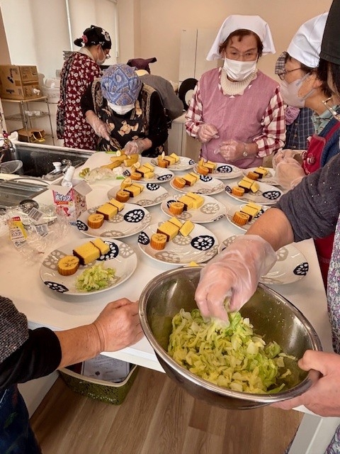 おかやま若鶏をおいしく食べよう～年末年始のおすすめ商品試食も一緒に～
【美作エリア中央コープ委員会】
