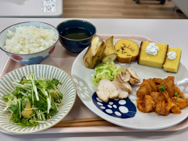 おかやま若鶏をおいしく食べよう～年末年始のおすすめ商品試食も一緒に～
【美作エリア中央コープ委員会】