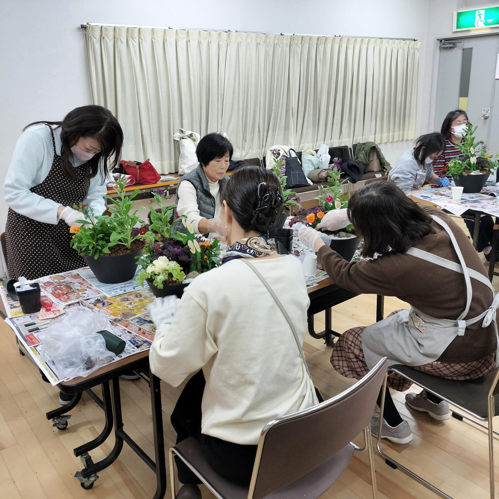 冬の寄せ植えワークショップ　年末の玄関を華やかに
【倉敷エリア老松南コープ委員会】