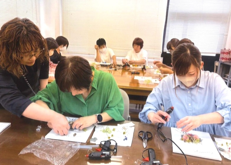 ✧✧お花で楽しむ　キャンバスボード✧✧
【岡山東エリア香登・西鶴山コープ委員会】