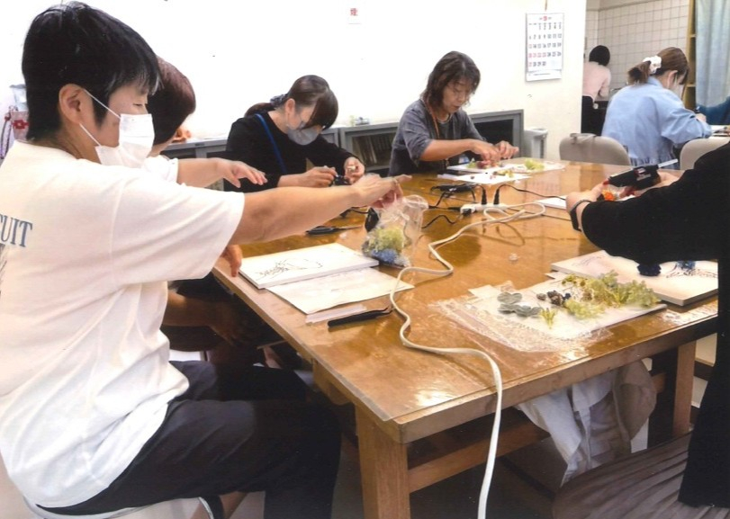 ✧✧お花で楽しむ　キャンバスボード✧✧
【岡山東エリア香登・西鶴山コープ委員会】