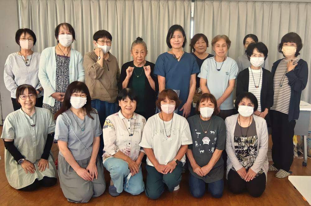 とんぼ玉でアクセサリーづくり　(※くらしのサポーター)
【岡山西エリア東畦コープ委員会】