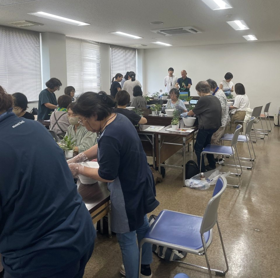 目からウロコ!!フマキラーの園芸専門家による寄せ植え体験
【井笠エリア矢掛コープ委員会】