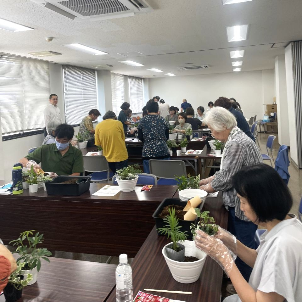 目からウロコ!!フマキラーの園芸専門家による寄せ植え体験
【井笠エリア矢掛コープ委員会】