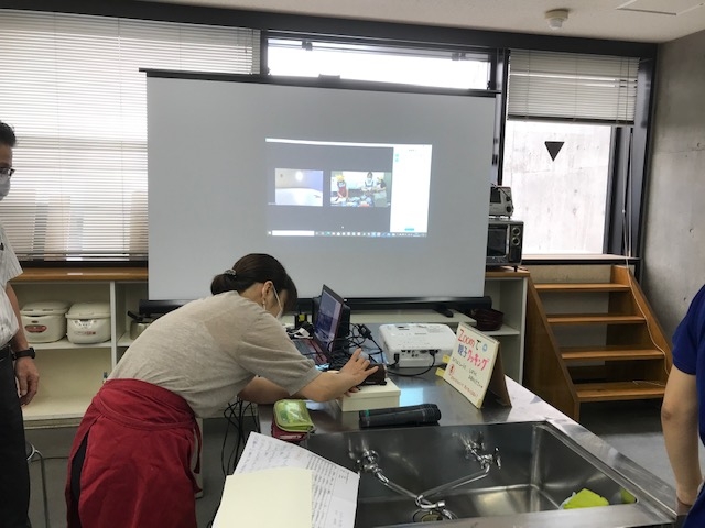 ZOOMで親子クッキング∼オンラインでランチを作ろう!～
【岡山西エリアのびのびPJ】
