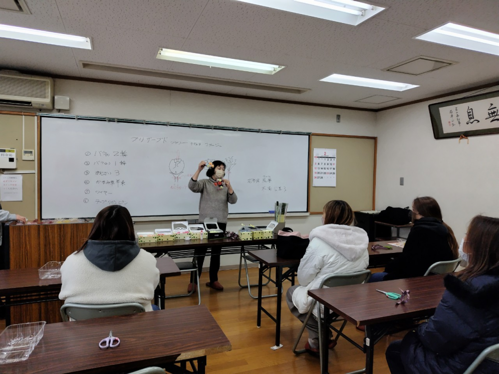 ハレの日に彩りを!!~プリザーブドフラワーでコサージュをつくろう~
【岡山東エリア政田コープ委員会】