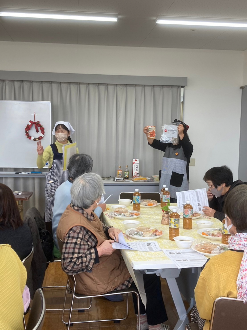 年末おすすめ商品のお知らせ会　つまみ細工のマグネット作り体験
【岡山西エリア福田コープ委員会】