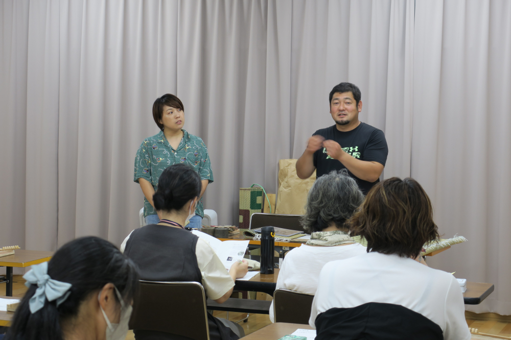 シニアサロンここわ「い草を使ってコースターを作ろう」
【倉敷エリア平和とくらしPJ】