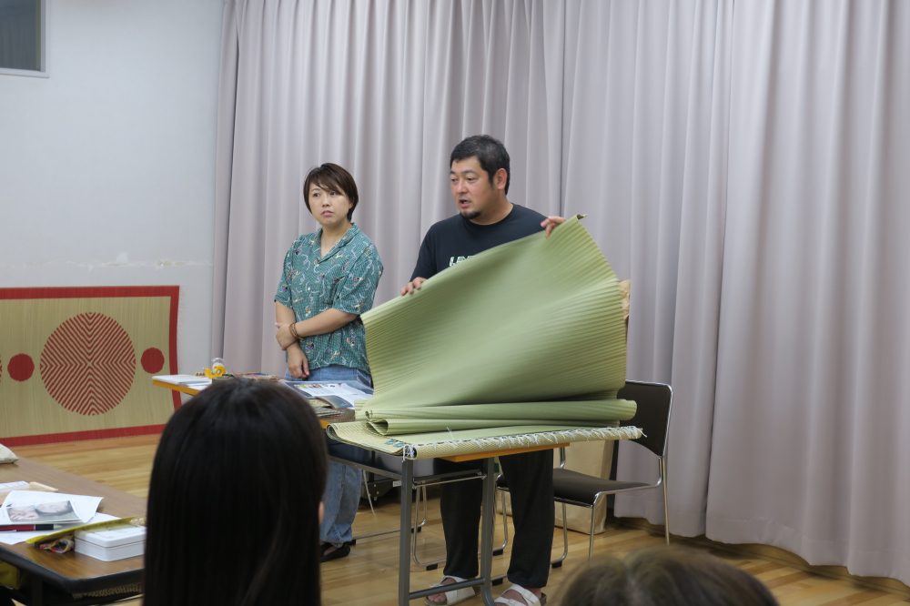 シニアサロンここわ「い草を使ってコースターを作ろう」
【倉敷エリア平和とくらしPJ】