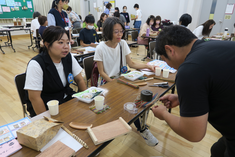 シニアサロンここわ「い草を使ってコースターを作ろう」
【倉敷エリア平和とくらしPJ】