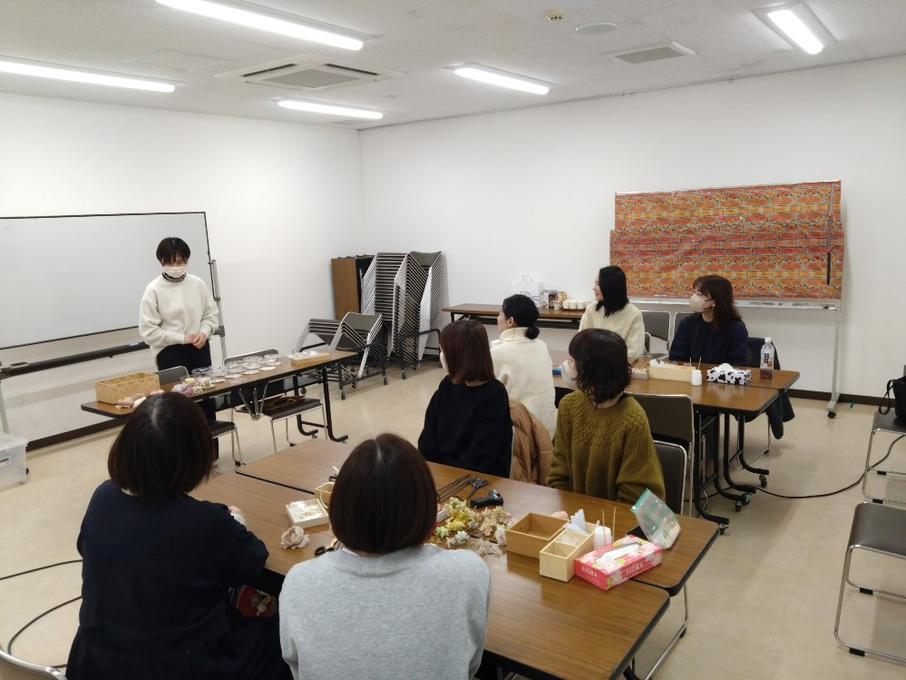 かわいいコサージュを作ろう!
【美作エリア北小コープ委員会】